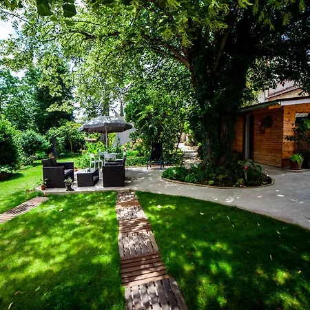 Homestay Mirguet Au Jardin Saint-Elix-le-Chateau
